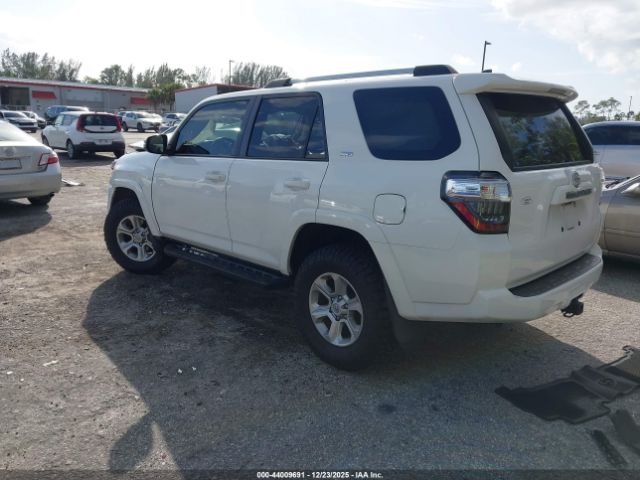 2022 TOYOTA 4RUNNER JTEFU5JR5N5252583 Photo 2