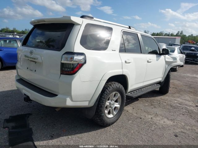 2022 TOYOTA 4RUNNER JTEFU5JR5N5252583 Photo 3