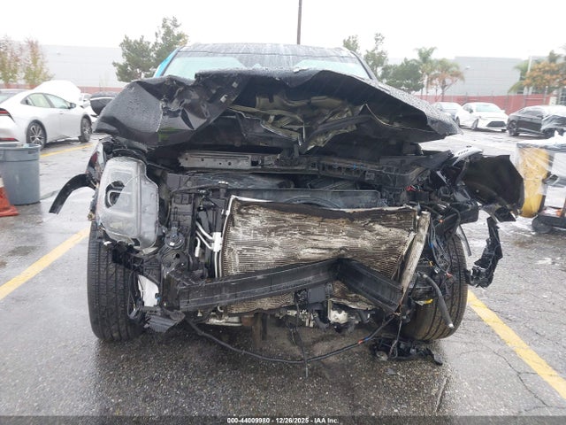 5XYP34HC0NG301011 KIA Telluride Ex