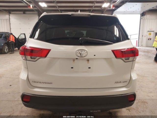 Toyota Highlander Xle 2018 5TDJZRFH2JS530139 Image 17