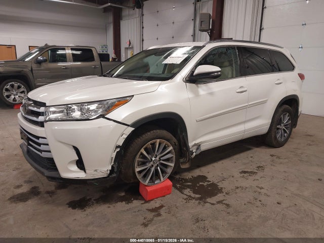 Toyota Highlander Xle 2018 5TDJZRFH2JS530139 Image 2