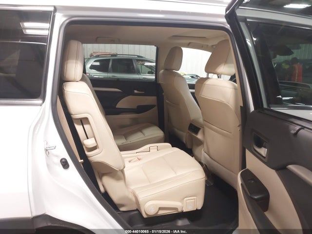 Toyota Highlander Xle 2018 5TDJZRFH2JS530139 Image 8