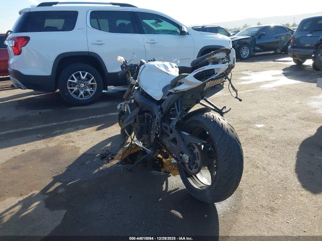Suzuki GSX-R600 2023 JS1GN7FA8P7100027 Image 3
