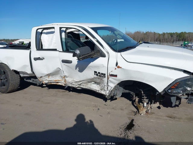 Продаж на аукціоні авто 2017 Ram 1500 Express  4x4 6'4 Box, vin: 1C6RR7FT0HS674664, номер лоту: 44010102
