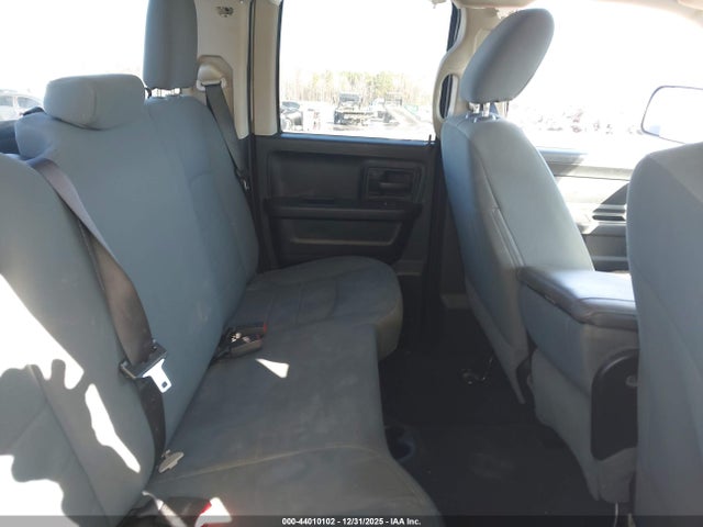 Продаж на аукціоні авто 2017 Ram 1500 Express  4x4 6'4 Box, vin: 1C6RR7FT0HS674664, номер лоту: 44010102