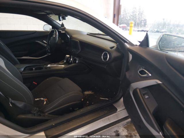 2018 CHEVROLET CAMARO 1G1FB1RX7J0107423 Photo 4