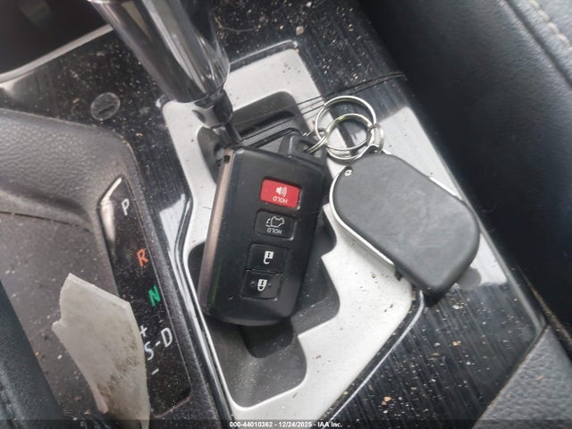Toyota Rav4 Limited 2017 2T3DFREV2HW620333 Image 11