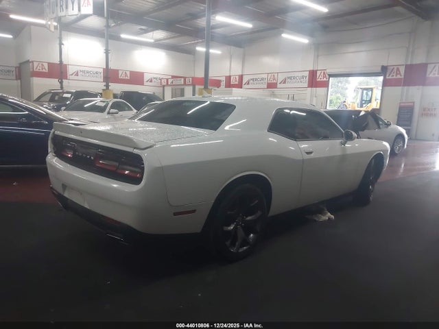 Dodge Challenger Sxt Plus 2018 2C3CDZAG8JH327779 Image 4