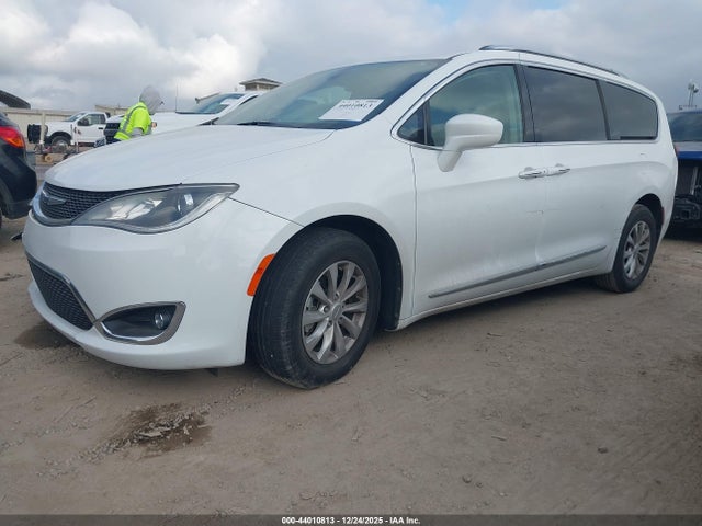 Chrysler Pacifica Touring L 2019 2C4RC1BG7KR608993 Image 2