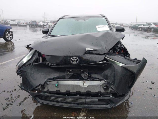 Toyota BZ4X XLE 2025 JTMABACA5SA099498 Image 12
