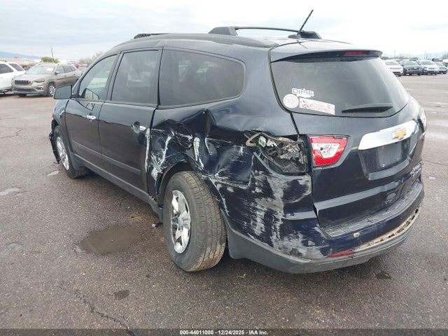 Chevrolet Traverse Ls 2015 1GNKRFED6FJ221982 Image 3
