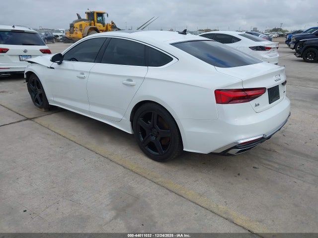 2021 AUDI A5 SPORTBACK WAUDACF58MA044764 Photo 2