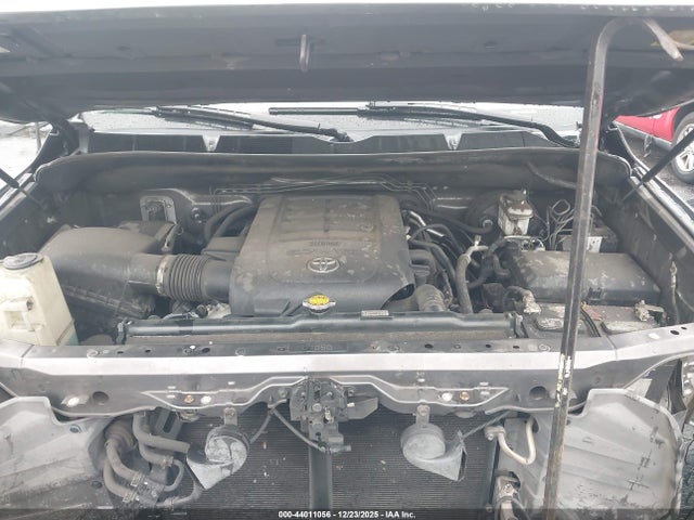 5TFEY5F13EX169701 Toyota Tundra Sr5 5.7l V8