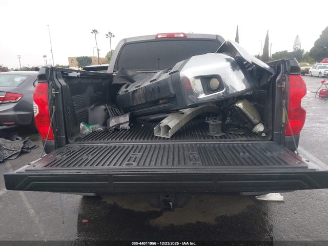 5TFEY5F13EX169701 Toyota Tundra Sr5 5.7l V8