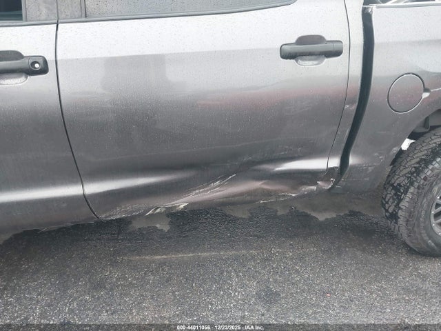 5TFEY5F13EX169701 Toyota Tundra Sr5 5.7l V8