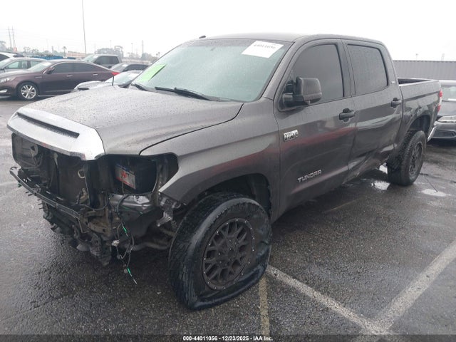 5TFEY5F13EX169701 Toyota Tundra Sr5 5.7l V8