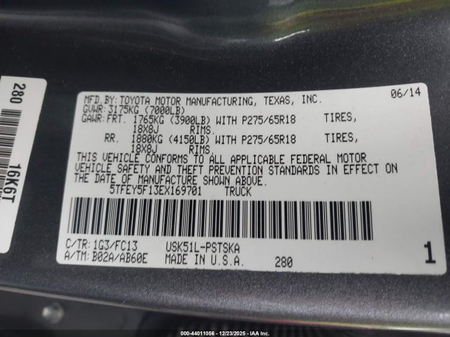 5TFEY5F13EX169701 Toyota Tundra Sr5 5.7l V8
