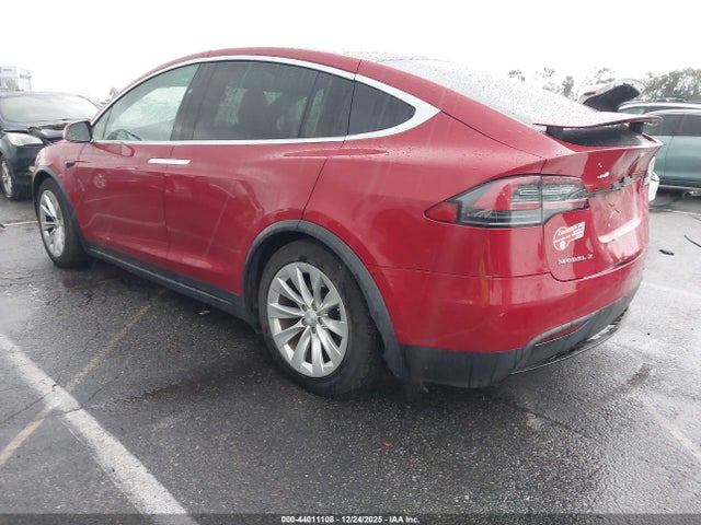 2017 TESLA MODEL X 5YJXCDE29HF060900 Photo 2