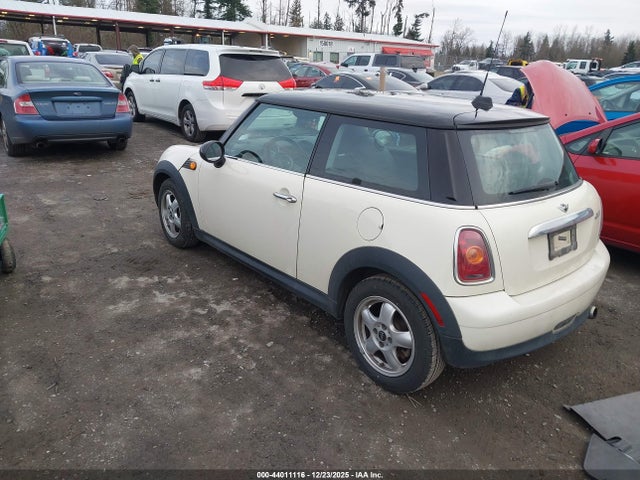 2010 MINI COOPER WMWMF3C52ATU77695 Photo 2