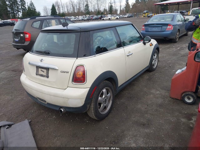 2010 MINI COOPER WMWMF3C52ATU77695 Photo 3