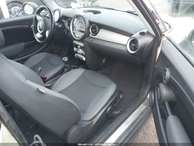 2010 MINI COOPER WMWMF3C52ATU77695 Photo 4
