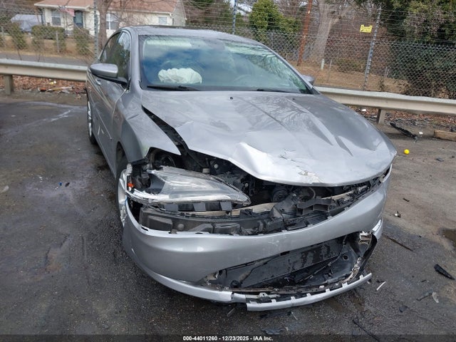 44011260 :رقم المزاد ، 1C3CCCAB7FN536823 vin ، 2015 Chrysler 200 Limited مزاد بيع