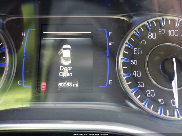 44011260 :رقم المزاد ، 1C3CCCAB7FN536823 vin ، 2015 Chrysler 200 Limited مزاد بيع