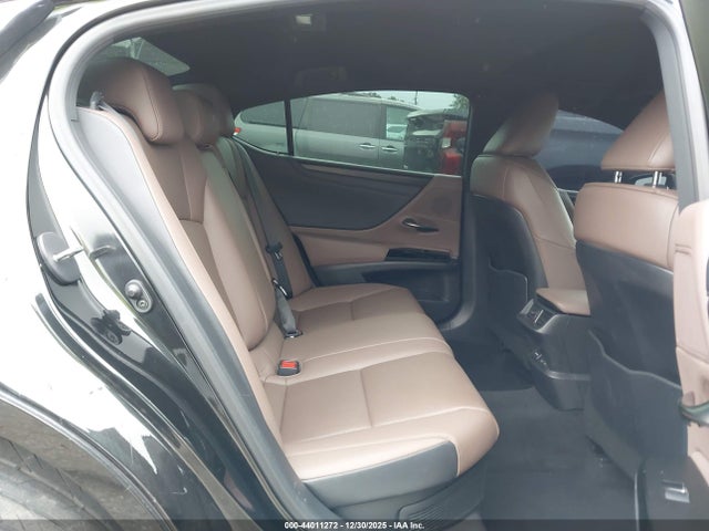 58ADA1C11RU038002 Lexus ES 300H