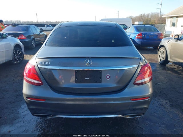 2017 Mercedes-benz E 300 მანქანა იყიდება აუქციონზე, vin: WDDZF4JB5HA230206, აუქციონის ნომერი: 44011273