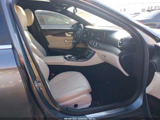 2017 Mercedes-benz E 300 მანქანა იყიდება აუქციონზე, vin: WDDZF4JB5HA230206, აუქციონის ნომერი: 44011273