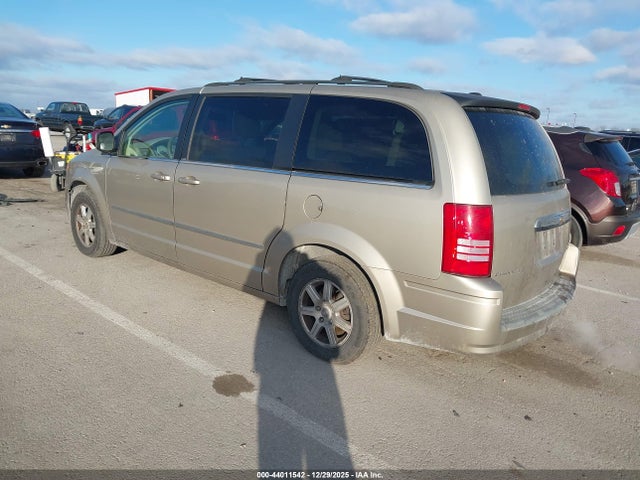 2009 CHRYSLER TOWN & COUNTRY 2A8HR54109R604006 Photo 2