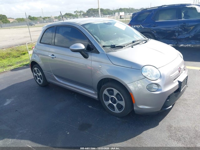 2015 FIAT 500E 3C3CFFGE3FT732896 Photo 0
