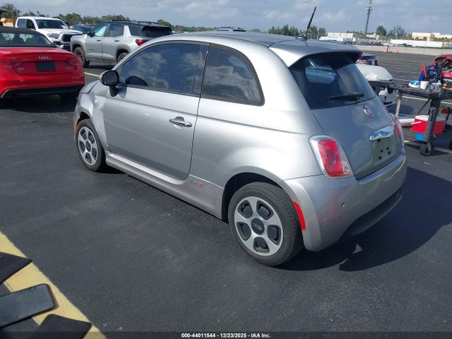 2015 FIAT 500E 3C3CFFGE3FT732896 Photo 2