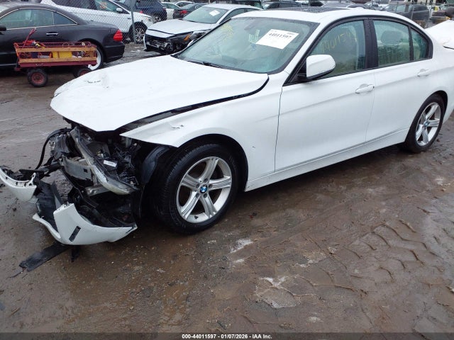 44011597 :رقم المزاد ، WBA3C3C5XDF981631 vin ، 2013 Bmw 320i Xdrive مزاد بيع