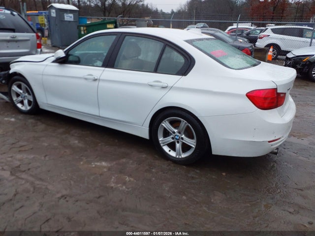 44011597 :رقم المزاد ، WBA3C3C5XDF981631 vin ، 2013 Bmw 320i Xdrive مزاد بيع