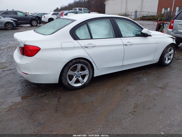 44011597 :رقم المزاد ، WBA3C3C5XDF981631 vin ، 2013 Bmw 320i Xdrive مزاد بيع
