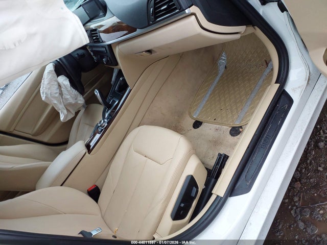 44011597 :رقم المزاد ، WBA3C3C5XDF981631 vin ، 2013 Bmw 320i Xdrive مزاد بيع