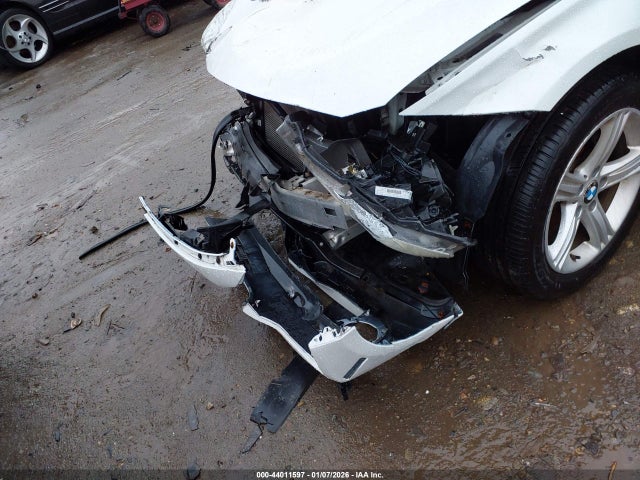 44011597 :رقم المزاد ، WBA3C3C5XDF981631 vin ، 2013 Bmw 320i Xdrive مزاد بيع