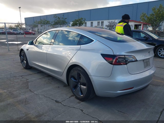 2018 TESLA MODEL 3 5YJ3E1EA4JF043037 Photo 2