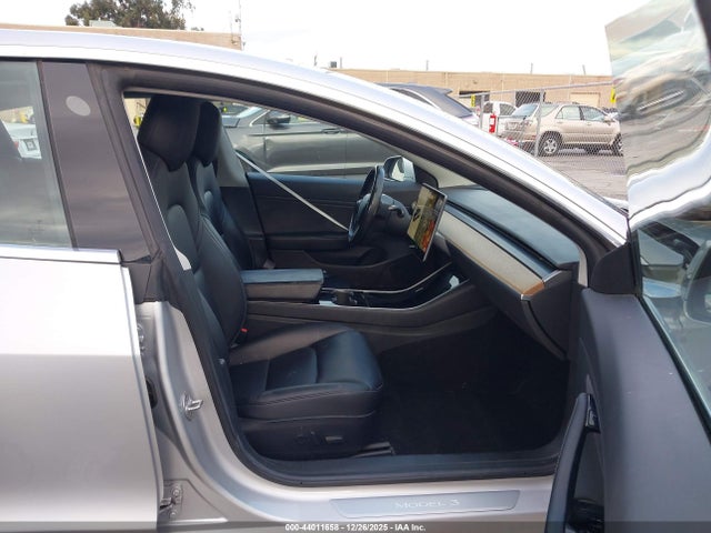 2018 TESLA MODEL 3 5YJ3E1EA4JF043037 Photo 4