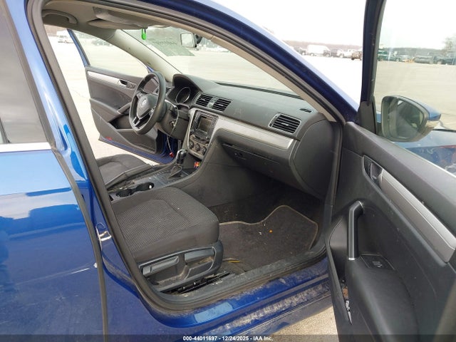 44011697 :رقم المزاد ، 1VWAS7A31GC014205 vin ، 2016 Volkswagen Passat 1.8t S مزاد بيع