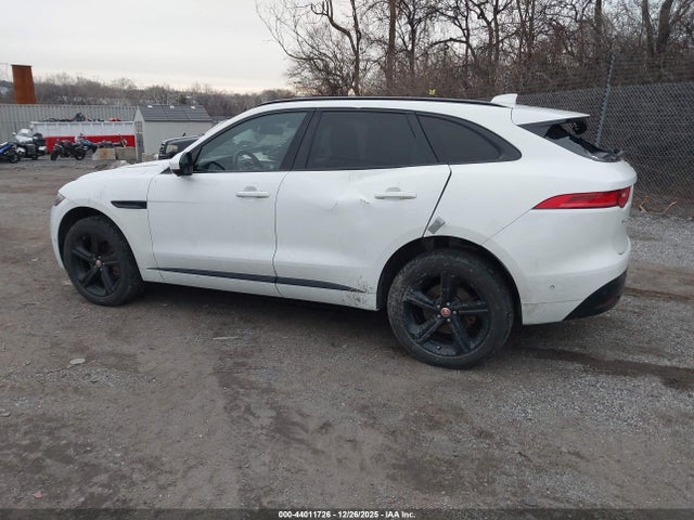 2018 JAGUAR F-PACE SADCM2FV1JA325028 Photo 2