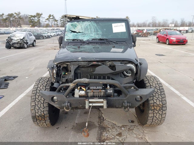 1C4BJWDG6GL132642 Jeep Wrangler Unlimited Sport