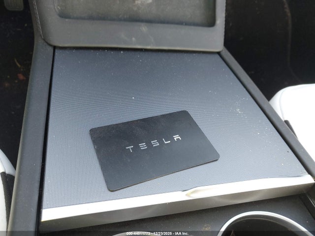 2025 Tesla Model 3 Long Range All-wheel Drive მანქანა იყიდება აუქციონზე, vin: 5YJ3E1EB0SF014046, აუქციონის ნომერი: 44011773