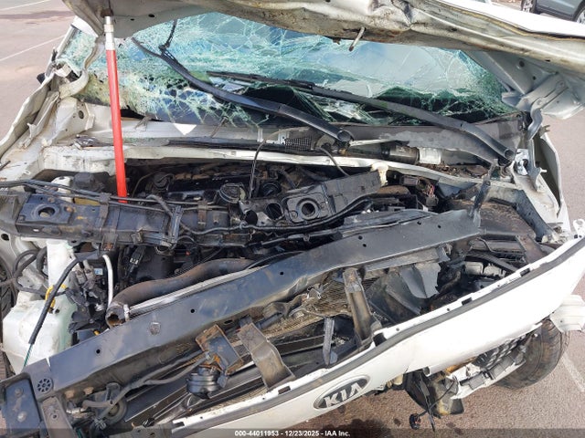 KNDMB5C17J6389120 KIA SEDONA LX