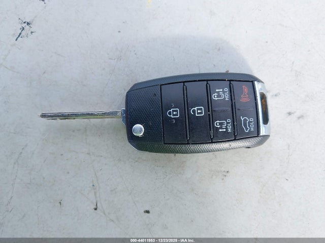KNDMB5C17J6389120 KIA SEDONA LX