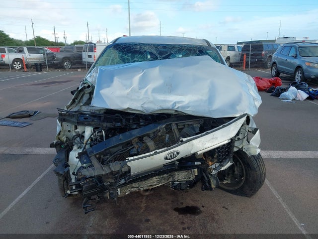 KNDMB5C17J6389120 KIA SEDONA LX