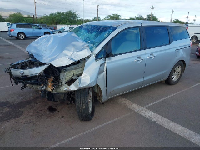 KNDMB5C17J6389120 KIA SEDONA LX