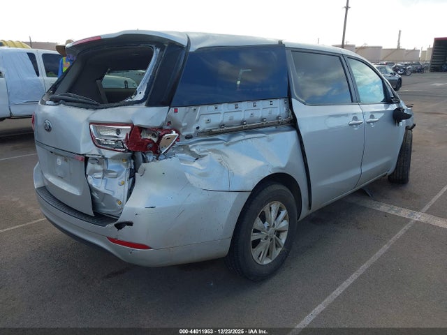 KNDMB5C17J6389120 KIA SEDONA LX
