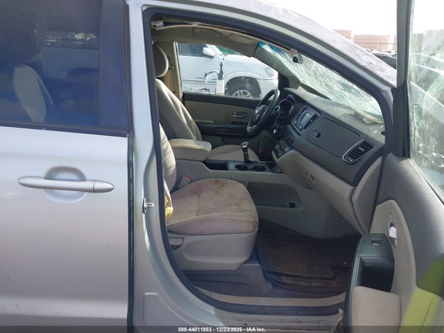 KNDMB5C17J6389120 KIA SEDONA LX